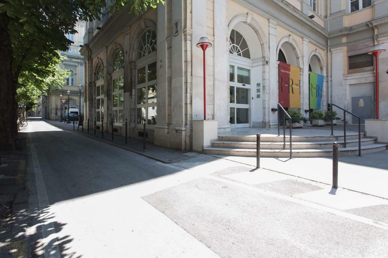 Centro Citta Teatro Hotel Trieste Luaran gambar